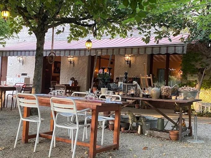 La Chaumiere De L'Eau Sauvage Villeneuve-sur-Allier Exterior foto